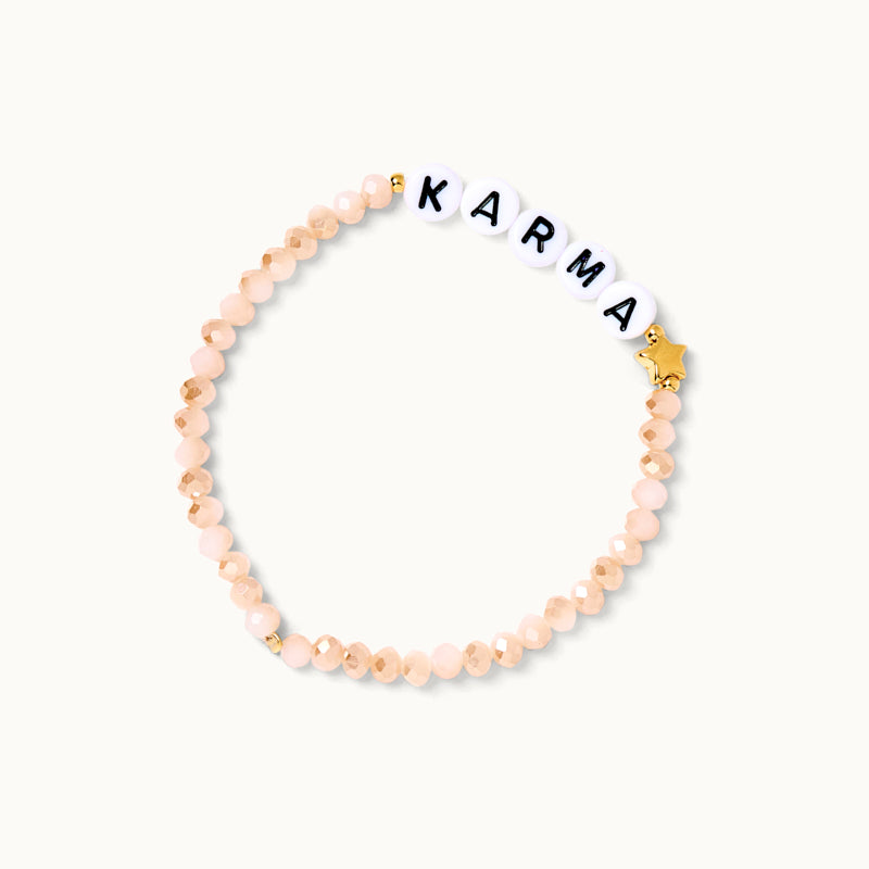 Karma☆ Glasperlenarmband in Nude-Tönen mit Acryl-Perlen und einem 18 Karat vergoldeten Stern sowie 18 Karat vergoldeten Kugeln.