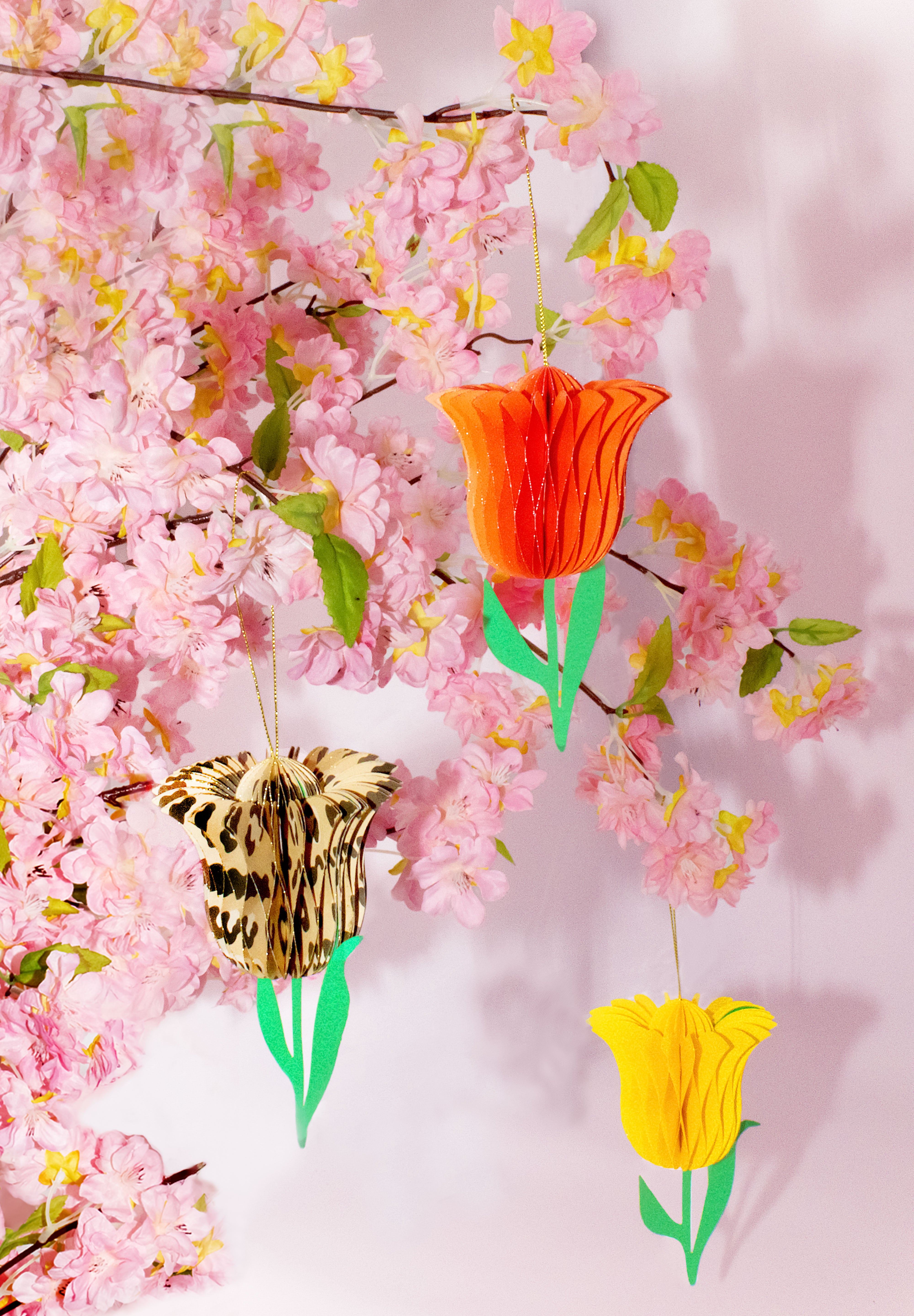 Osteranhänger aus Papier Tulpe