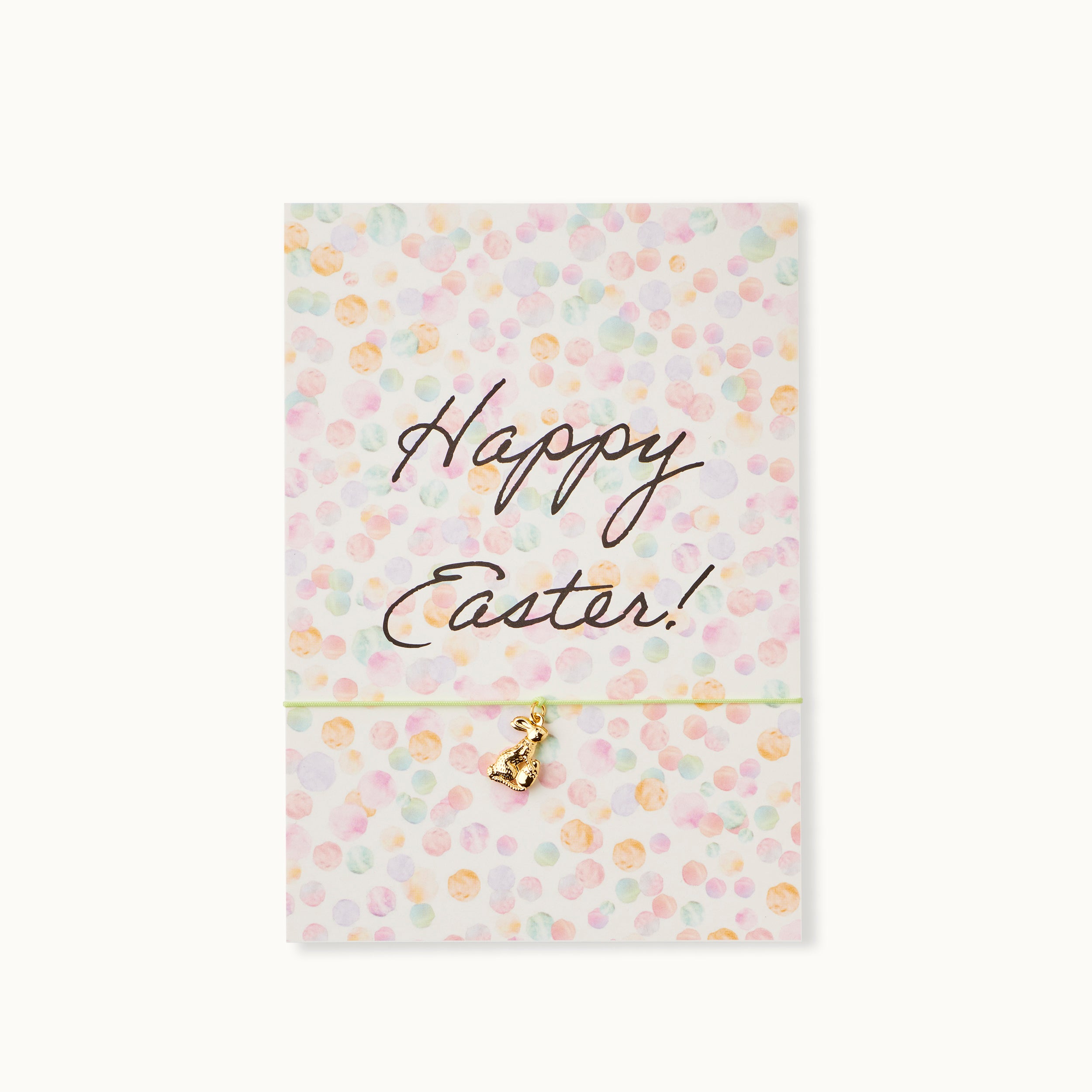Happy Easter! Die perfekte Karte für Ostern mit einem Hasen als 18K vergoldeter Anhänger an einem hellgrünen Armband. 