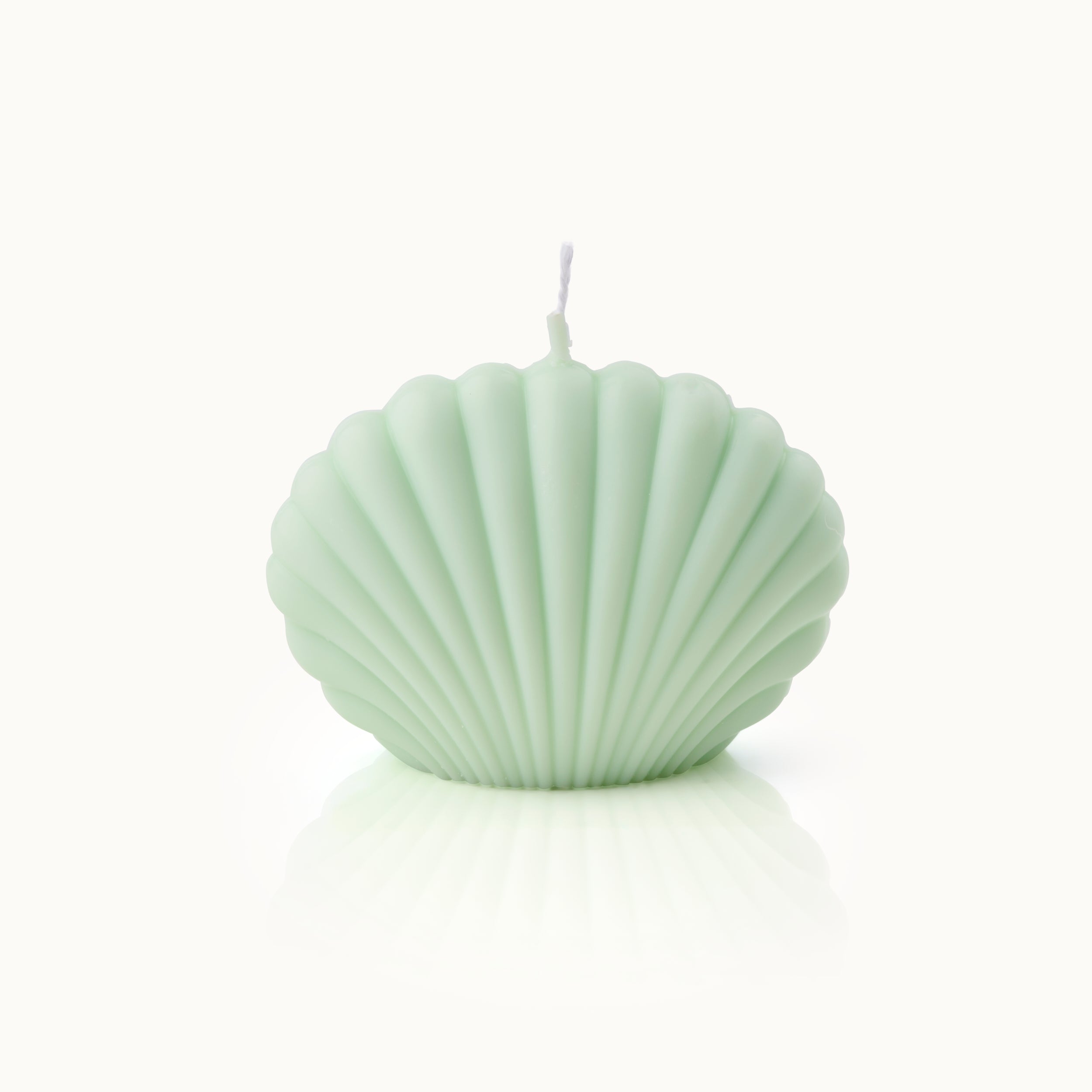 Candle in shell shape large white